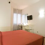 Bareta Hotell 3*